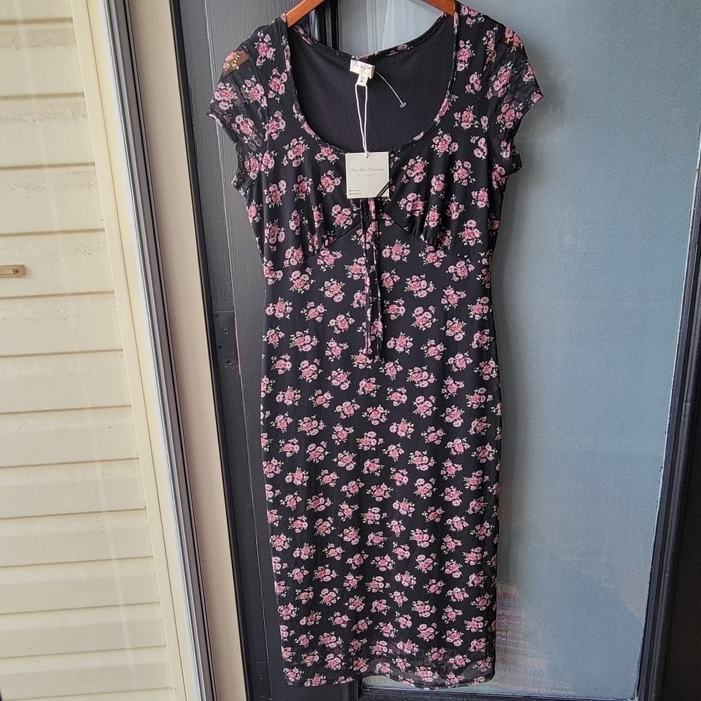 See you Monday Pink Floral Dress Mesh Size XL Lace Cap Sleeves Lined NWT
